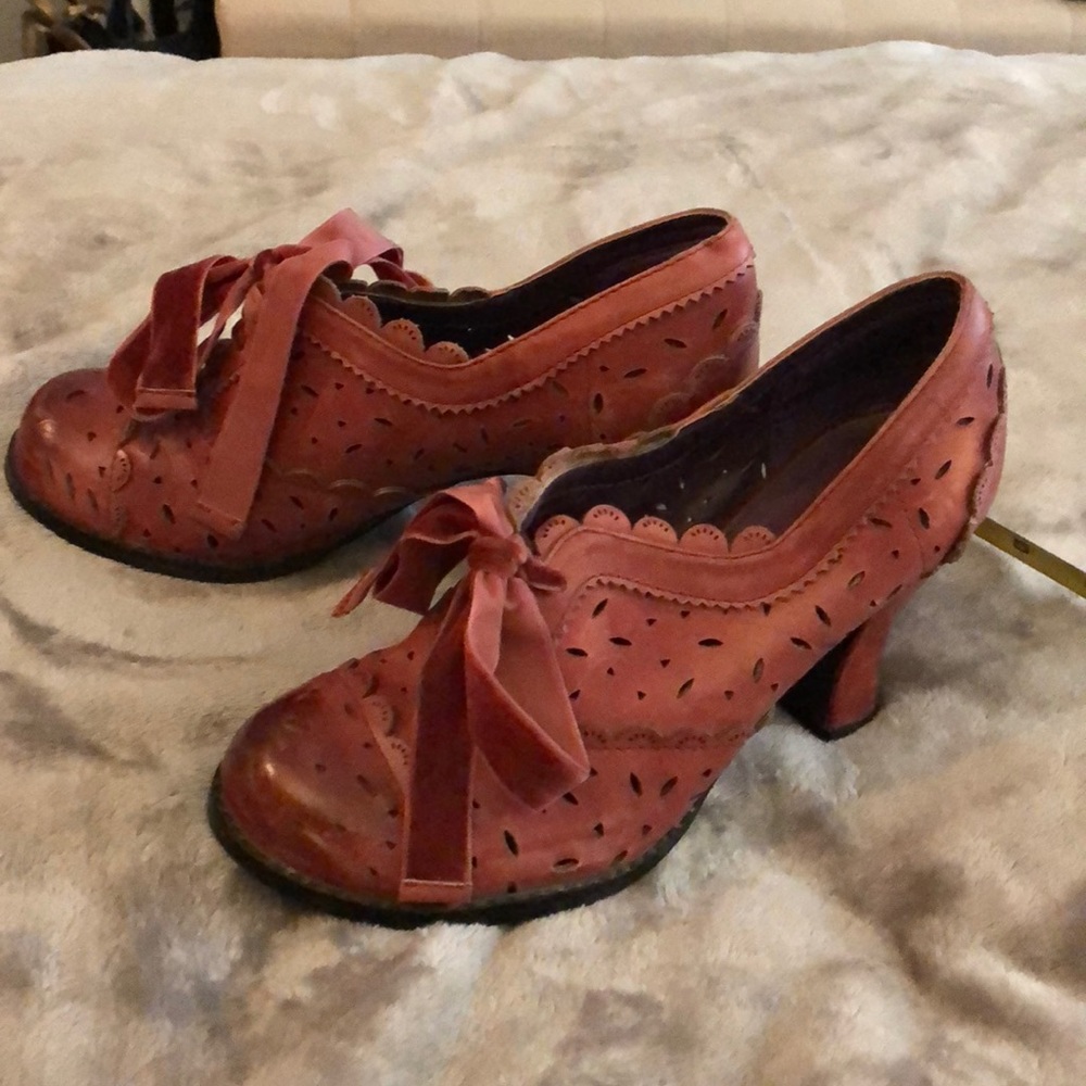 Mojo Moxy vintage inspired pump